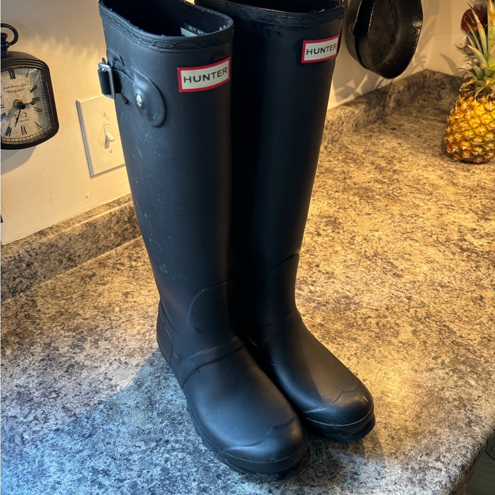 Hunter Black Winter Rain Boots with Adjustable Strap
